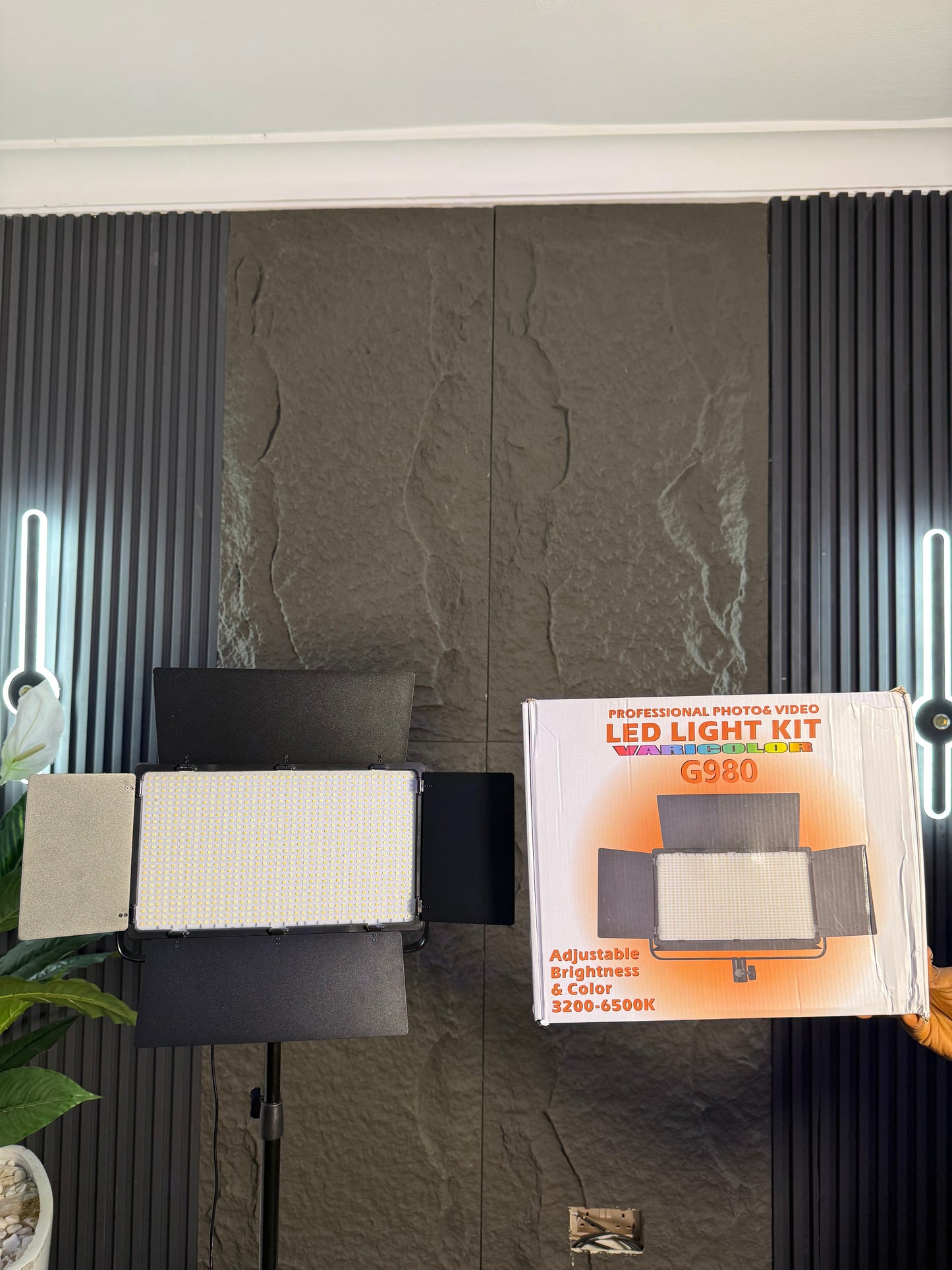 # LED LIGHT G980 (VARICOLOR) WITH STAND