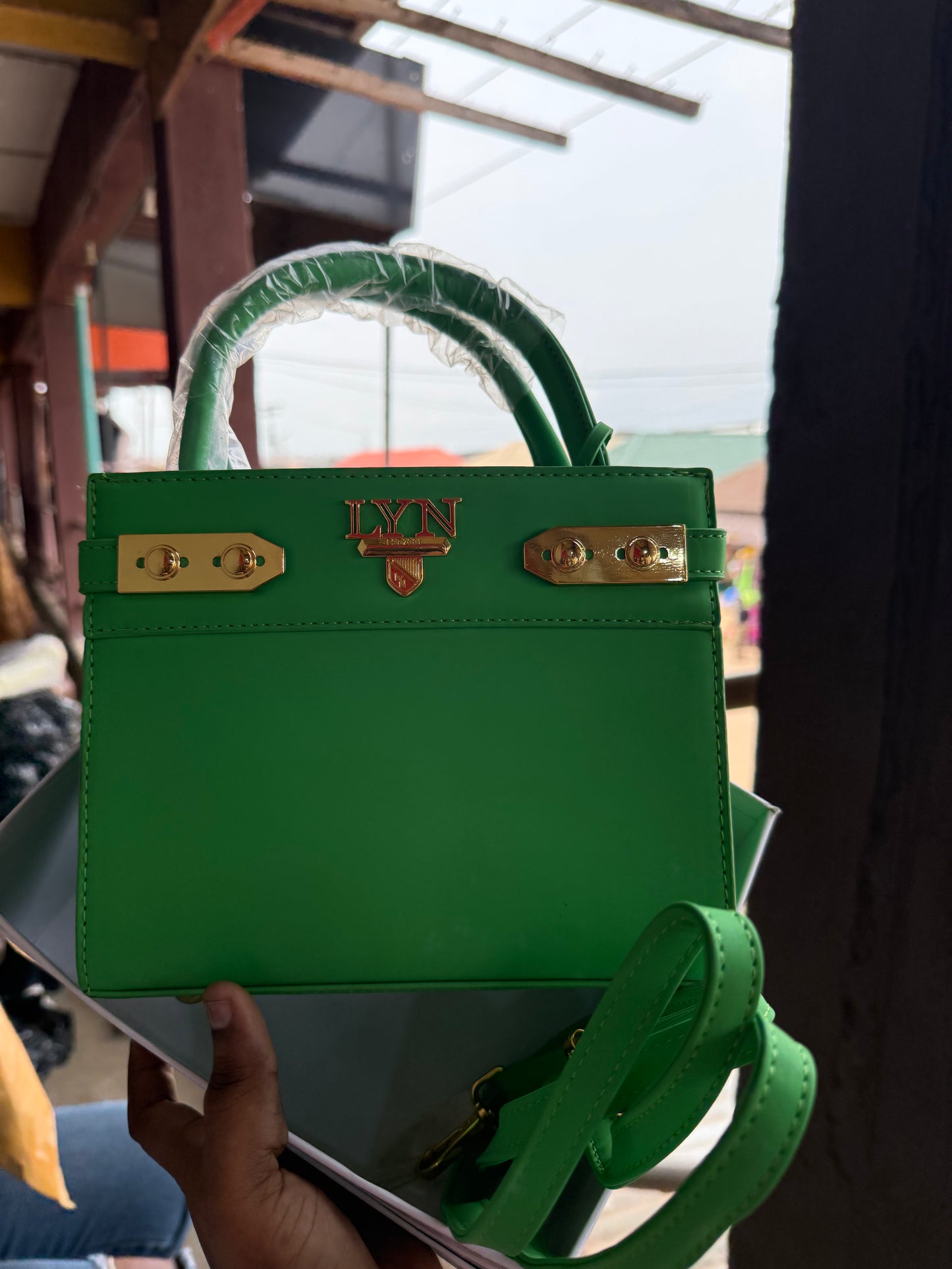 # Lyn box bag