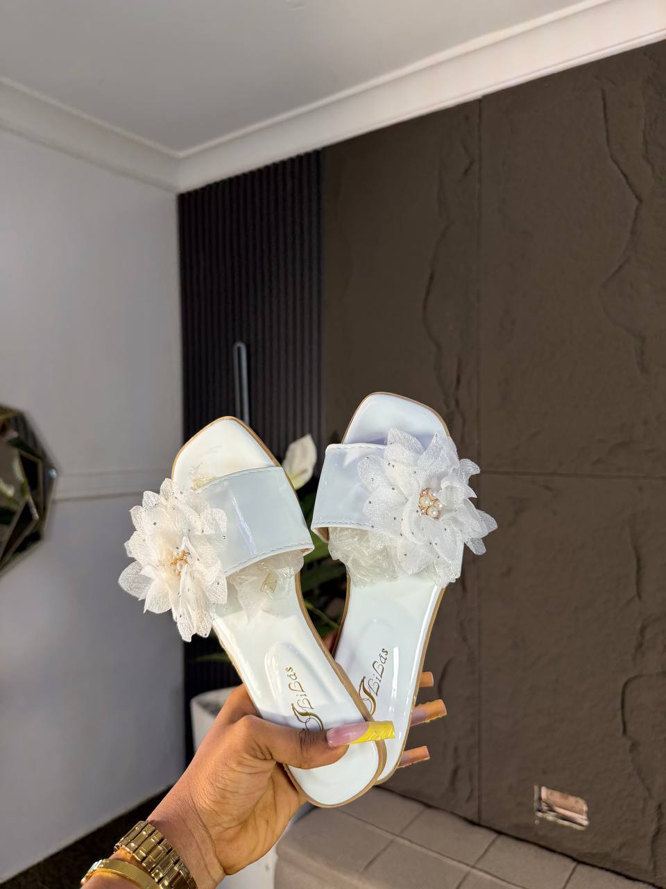 # 0 Flower slippers