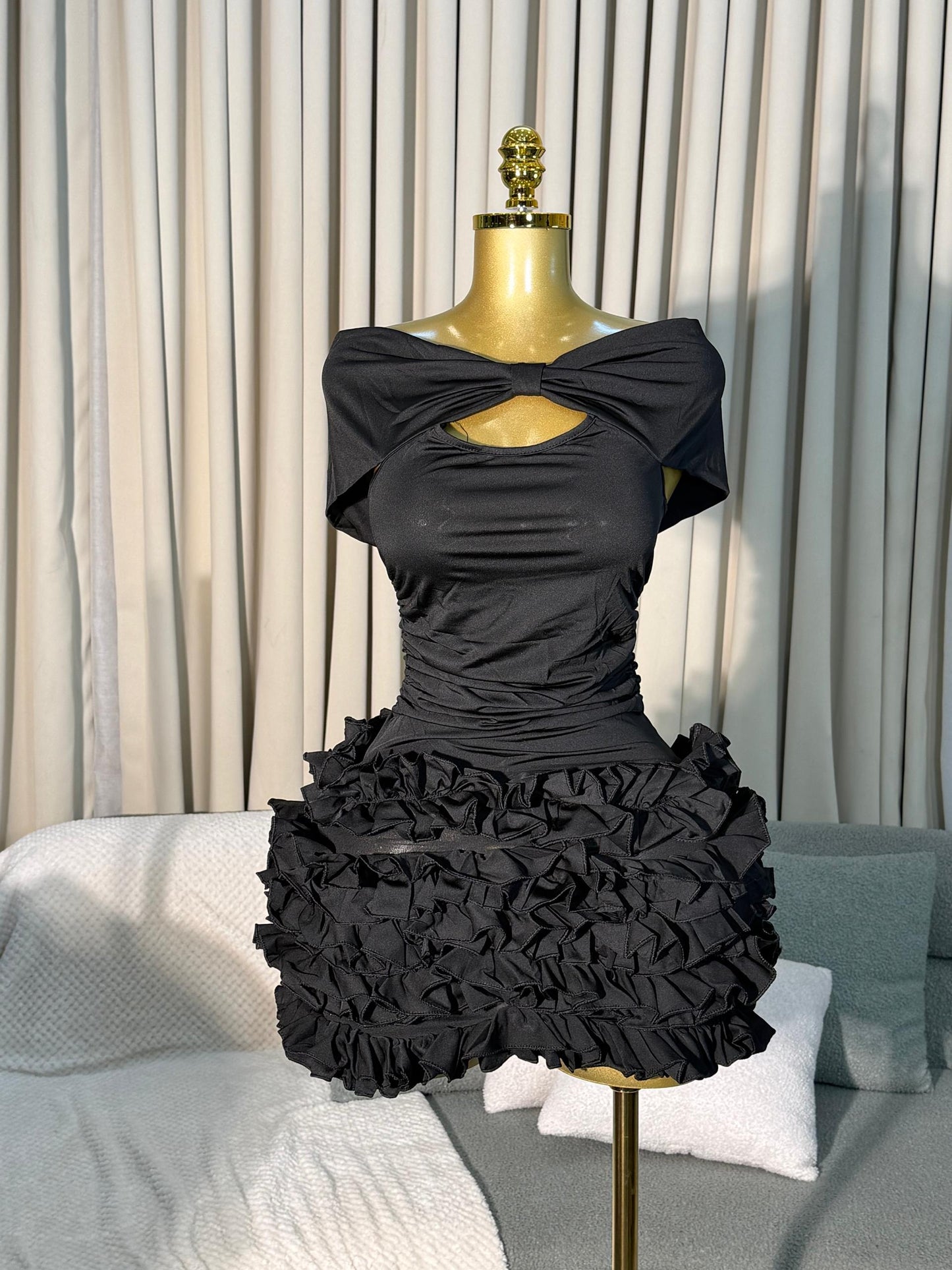 # 5888 Unique gown