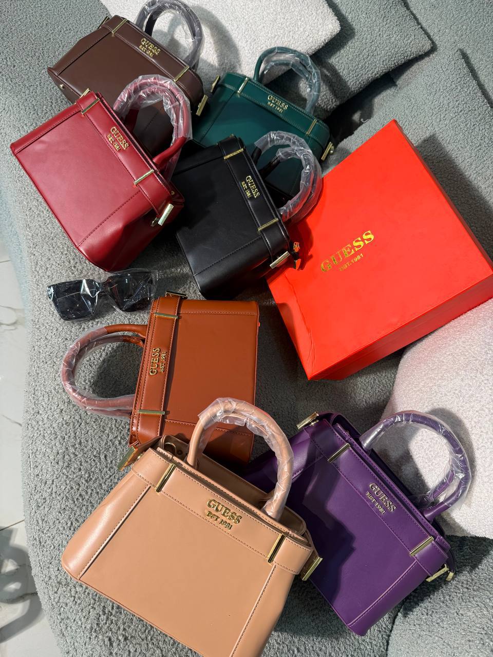 # 0 WL6291 GUESS BOX BAG (with sunglasses)