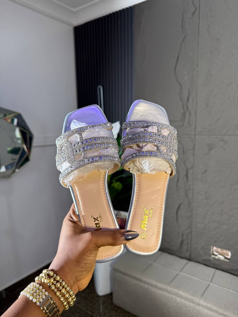 # 0 MK SLIPPERS