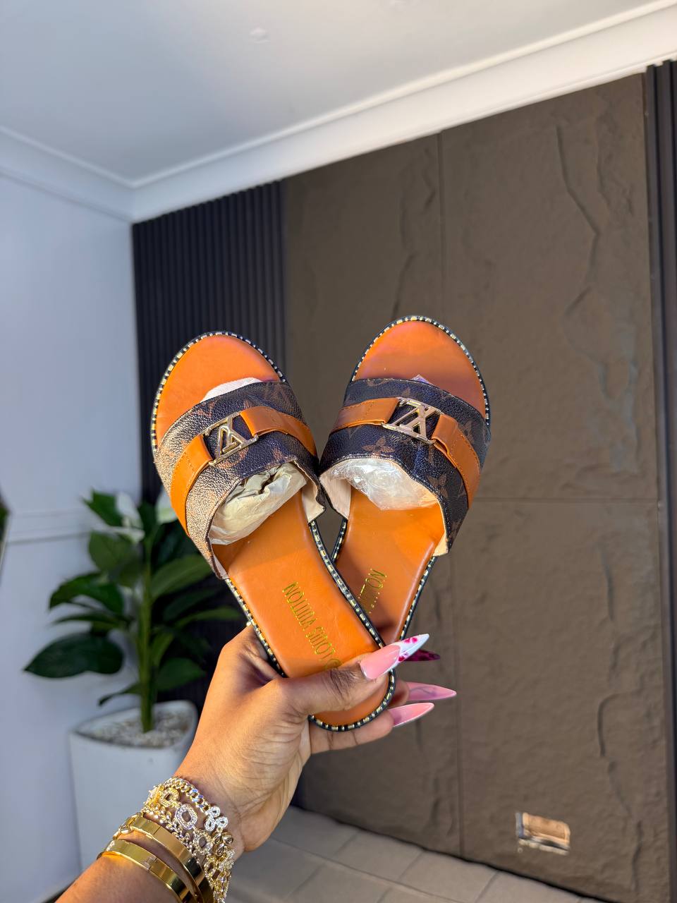 # 0 Luxe slippers