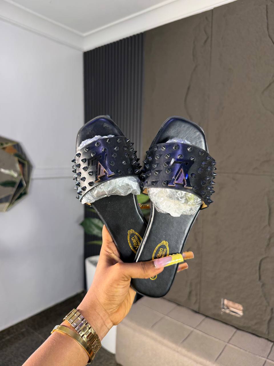 # 0 Vitan Collection slippers