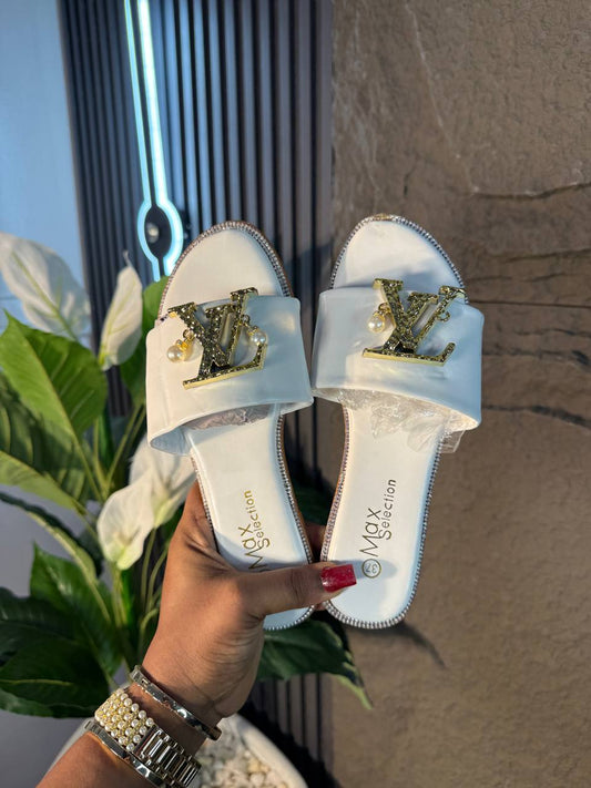 # 0 LOUIS VUITTON SLIPPERS