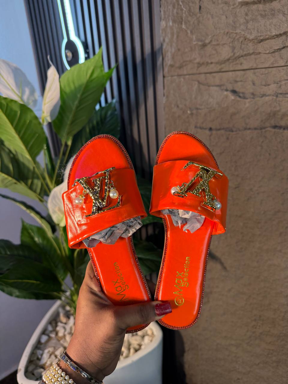 # 0 LOUIS VUITTON SLIPPERS