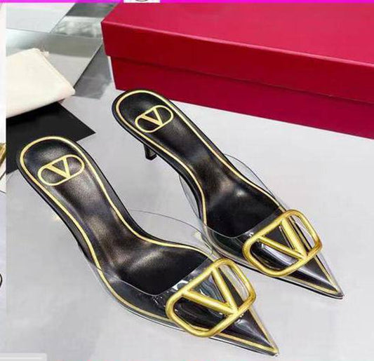 # hookless heels 👠