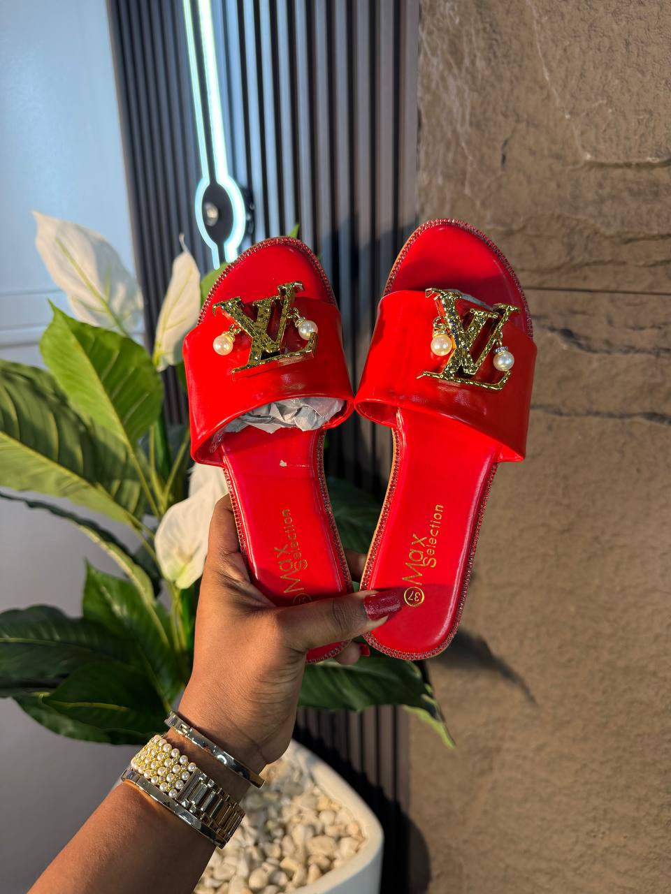 # 0 LOUIS VUITTON SLIPPERS
