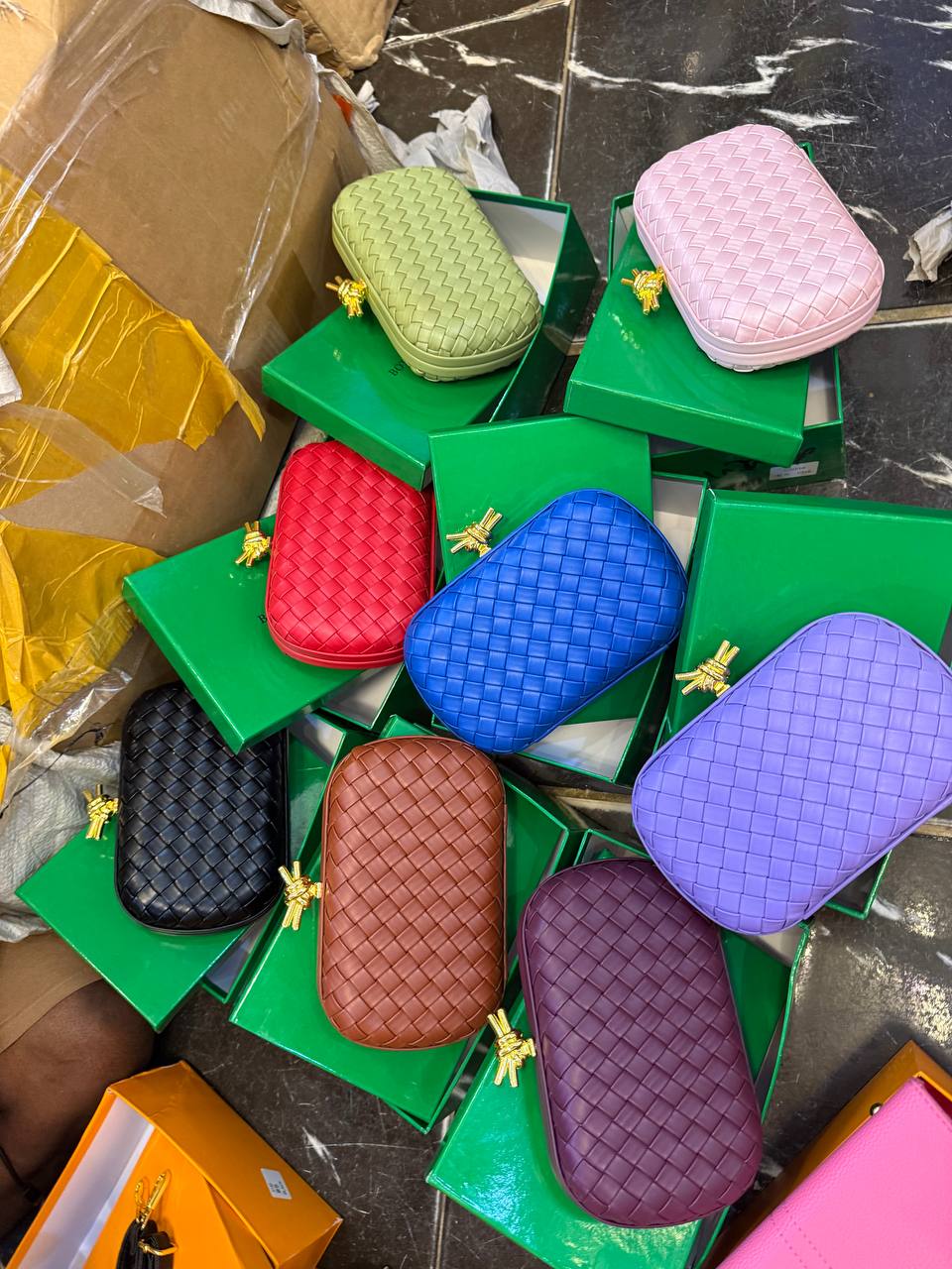 # 0 2505 OWANBE BOX BAG