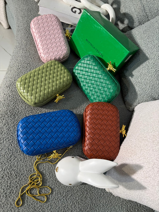 # 0 2505 OWANBE BOX BAG