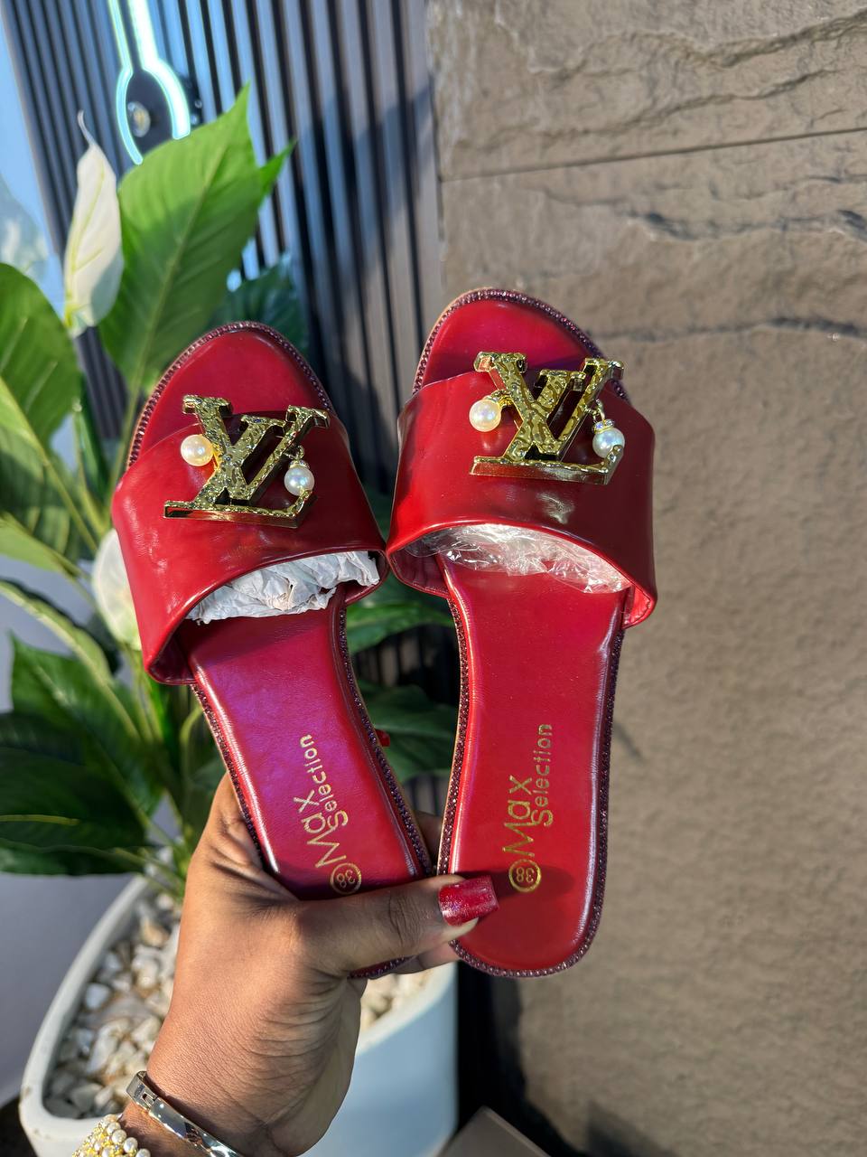 # 0 LOUIS VUITTON SLIPPERS