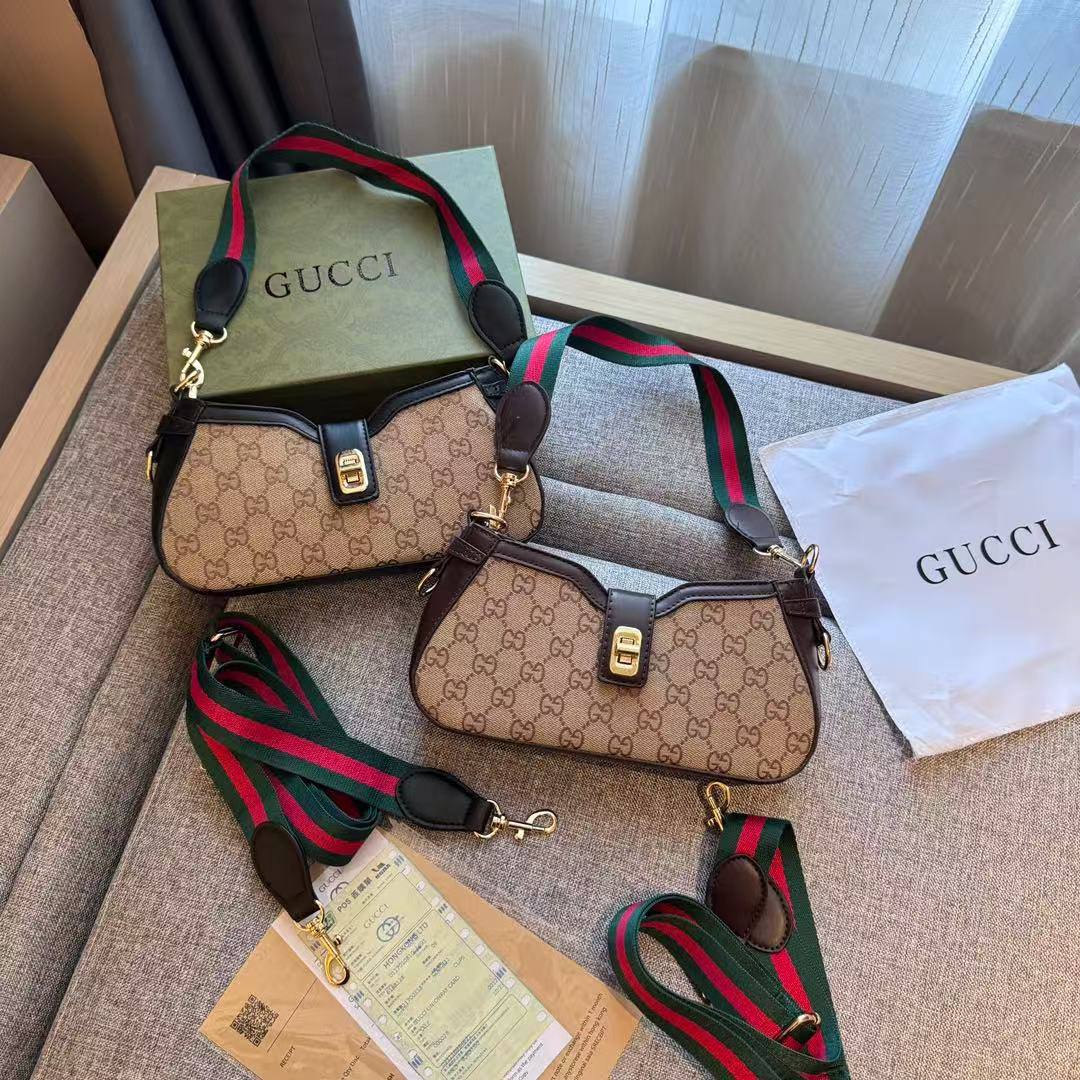 # 24125 Gucci box bag