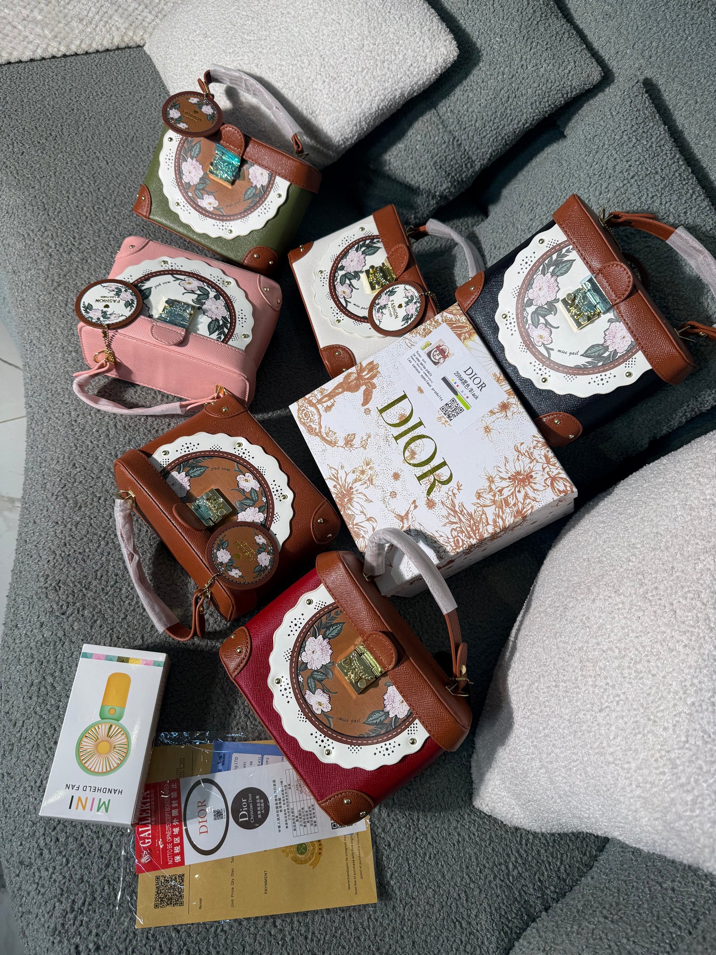 # 0 2596 Dior box bag (come with a mini fan)
