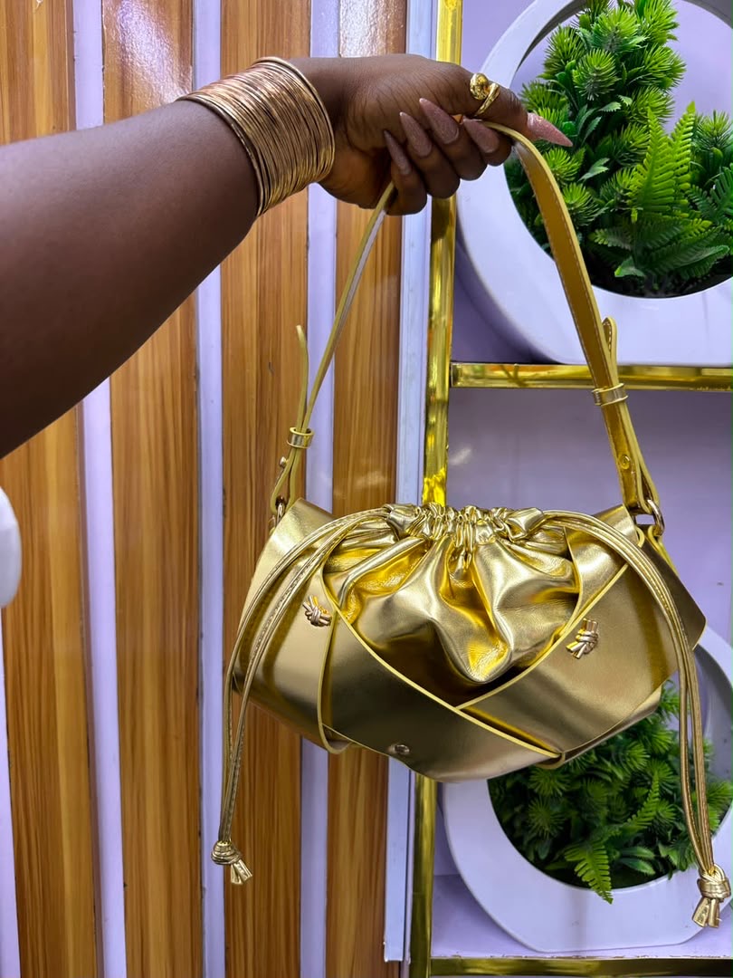 # 0 1962 BOTTEGA BOX BAG