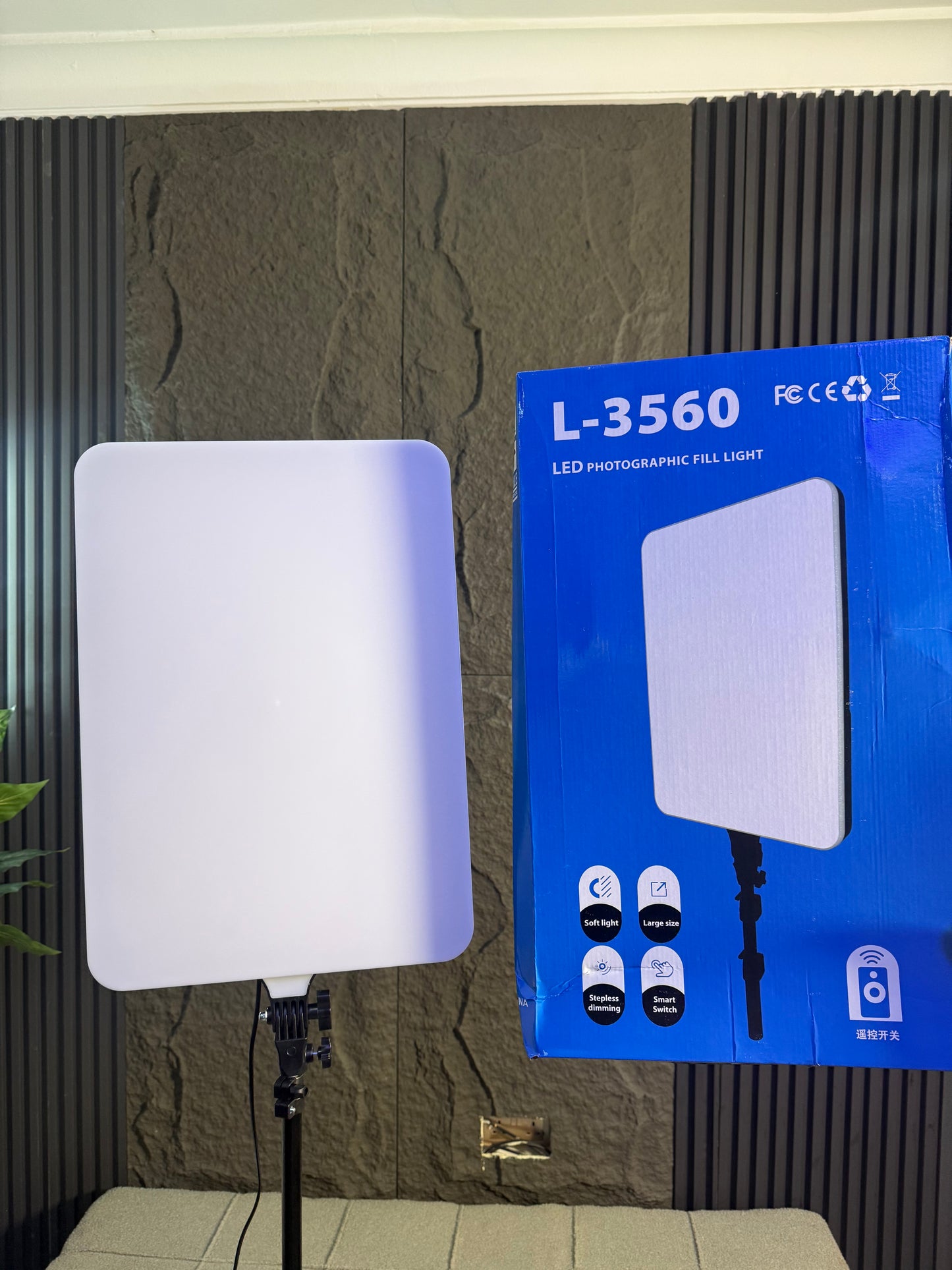# 0 L-3560 LED LIGHT WITH FREE STAND