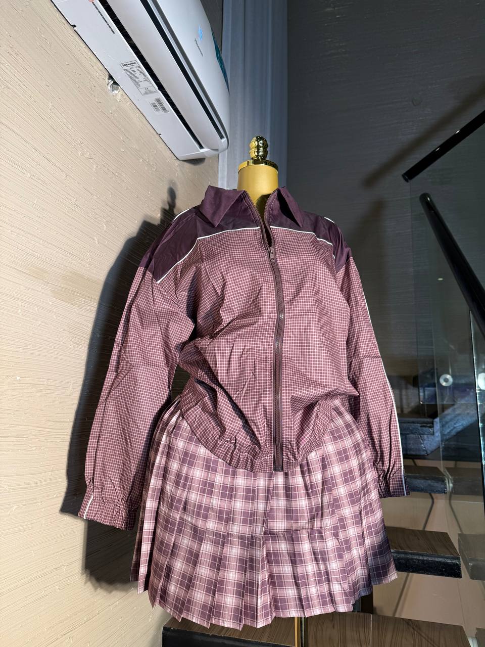 # 9329 skirt up and down