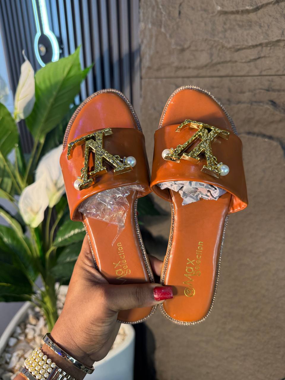 # 0 LOUIS VUITTON SLIPPERS