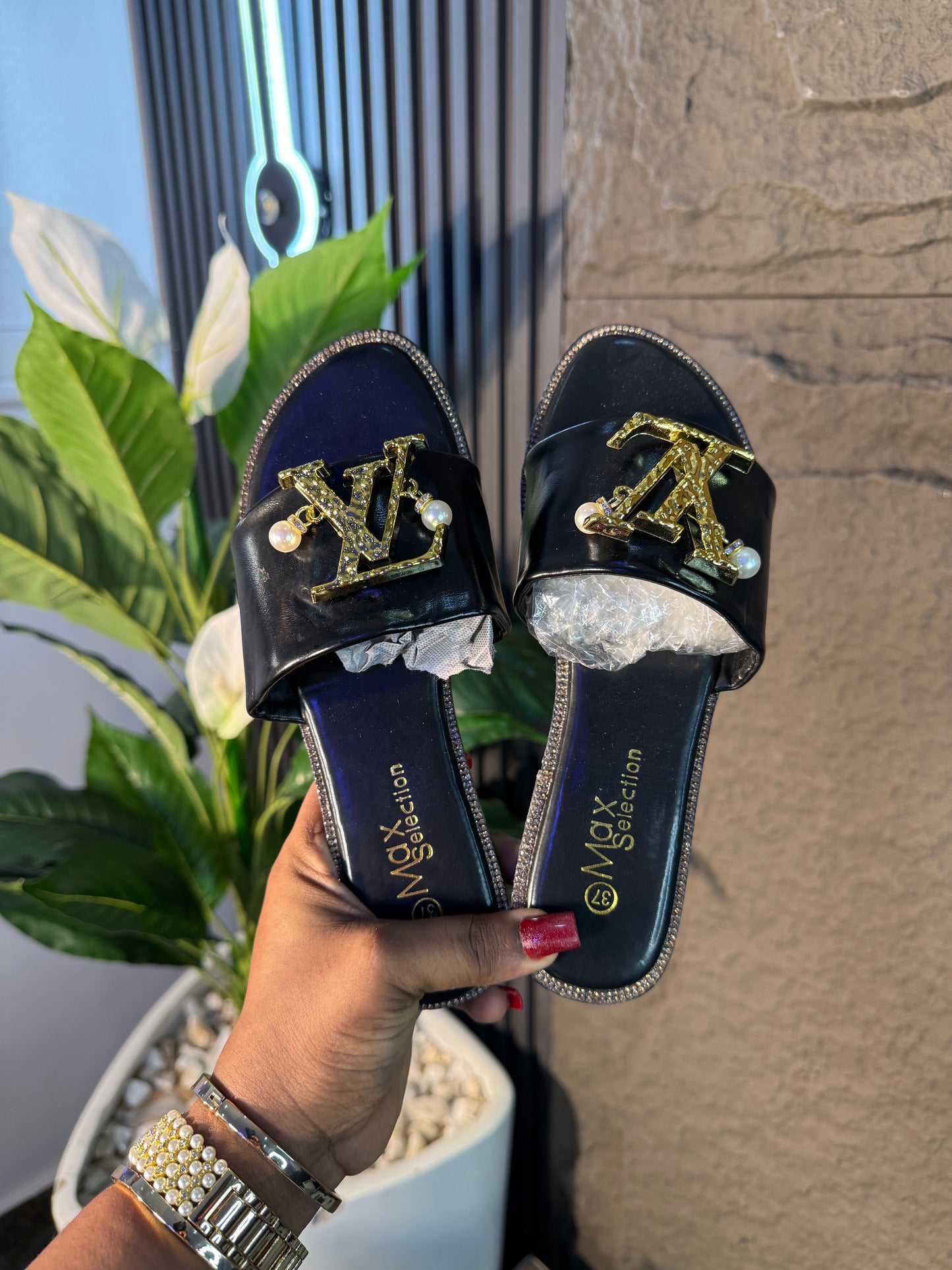 # 0 LOUIS VUITTON SLIPPERS