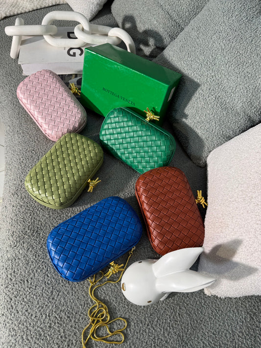 # 0 2505 OWANBE BOX BAG