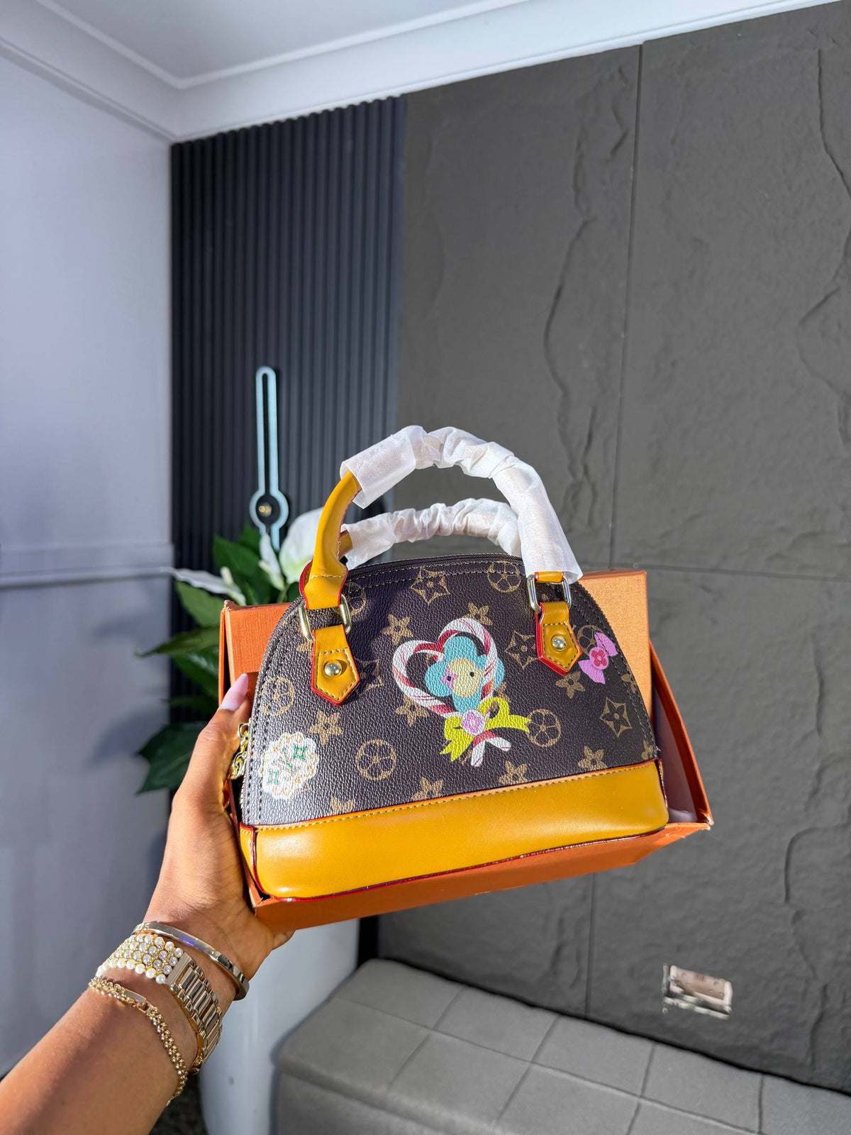 # 0 8609 LOVE BOX BAG