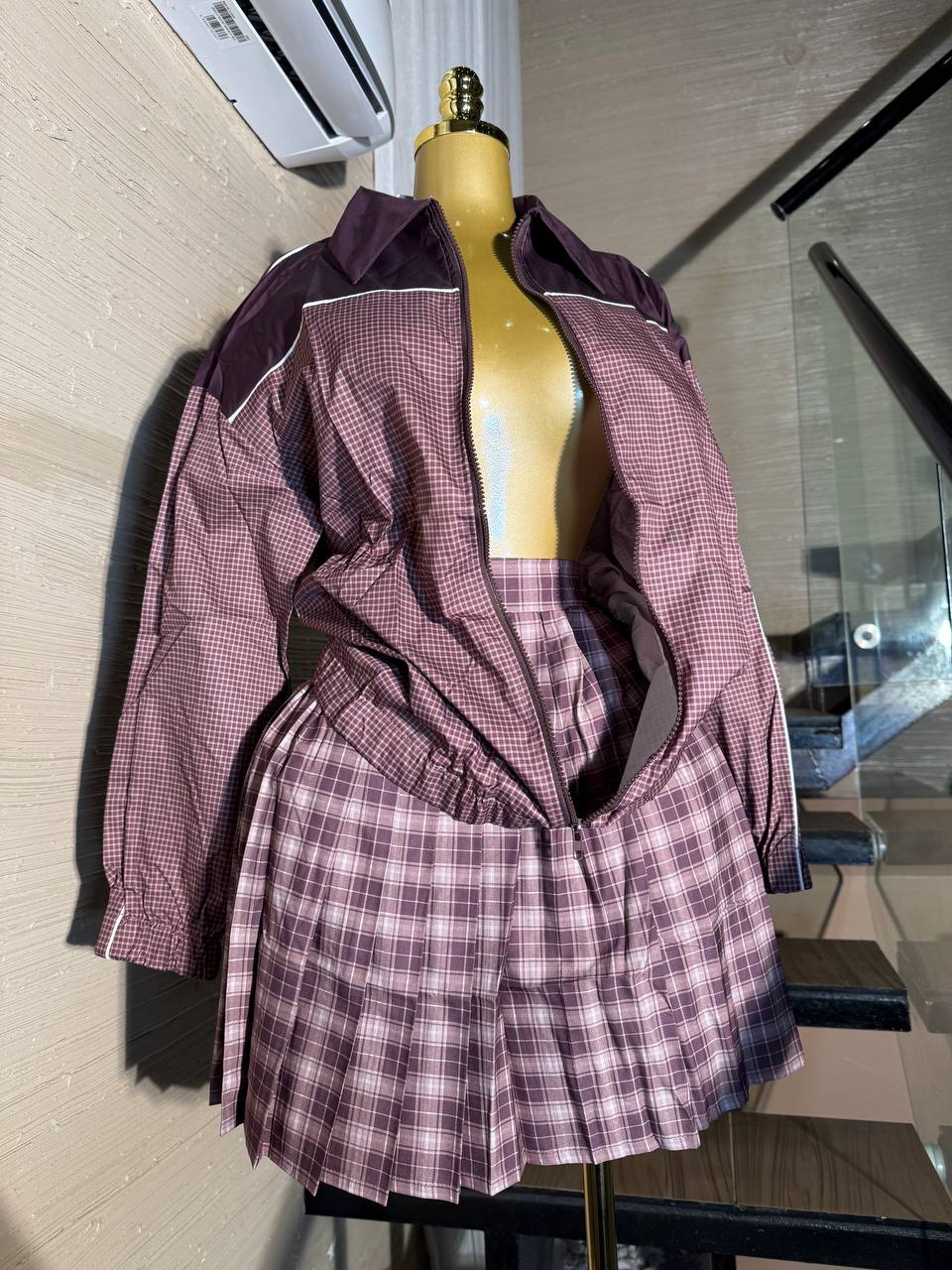 # 9329 skirt up and down