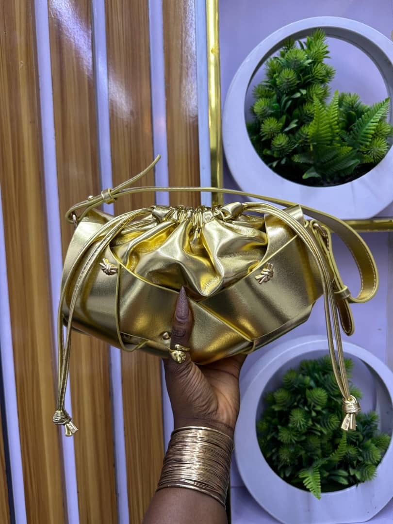 # 0 1962 BOTTEGA BOX BAG