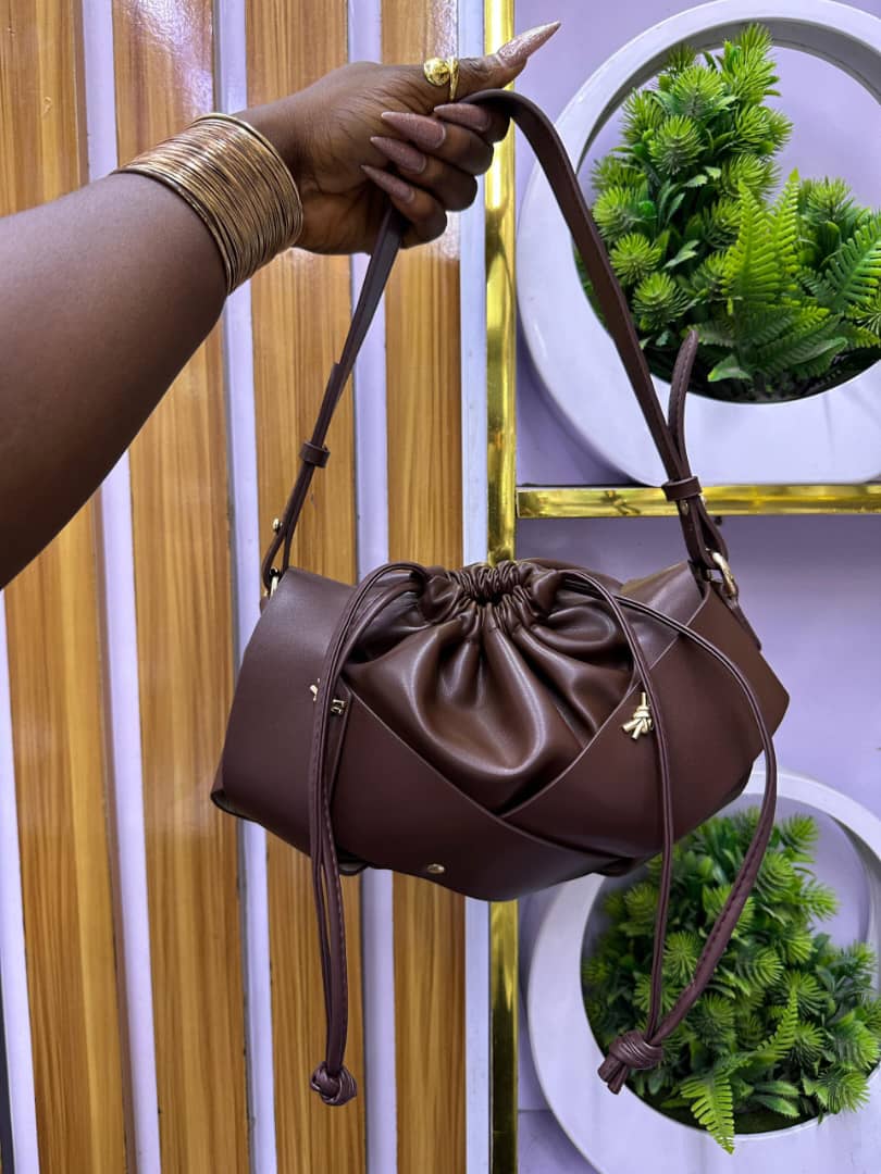 # 0 1962 BOTTEGA BOX BAG