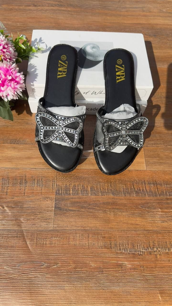# 0 MC-C03 SLIPPERS