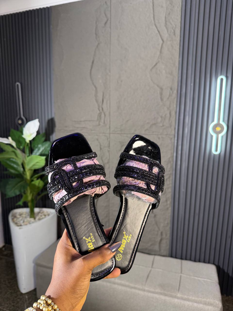 # 0 MK SLIPPERS