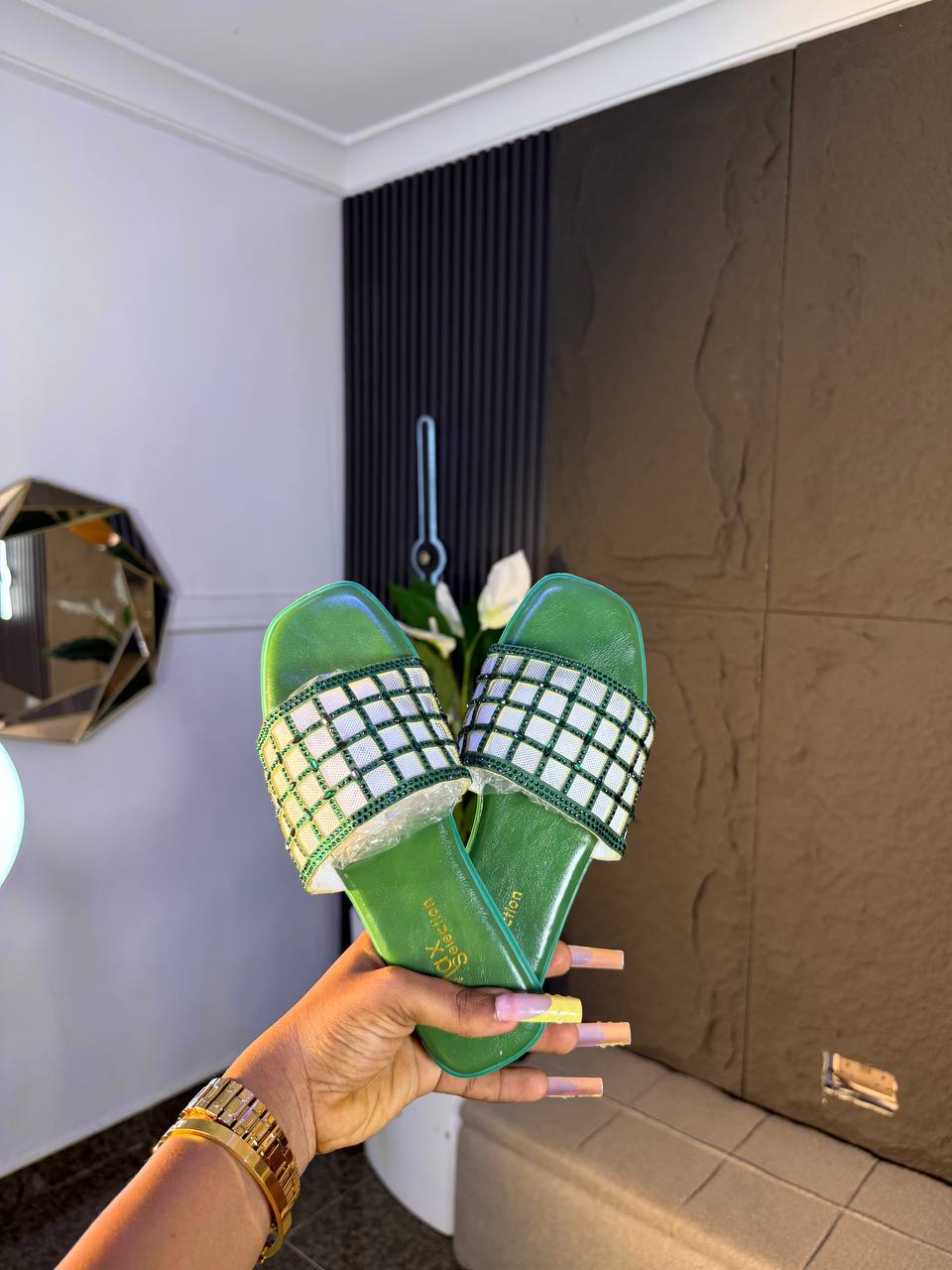 # 0 SQUARE SLIPPERS