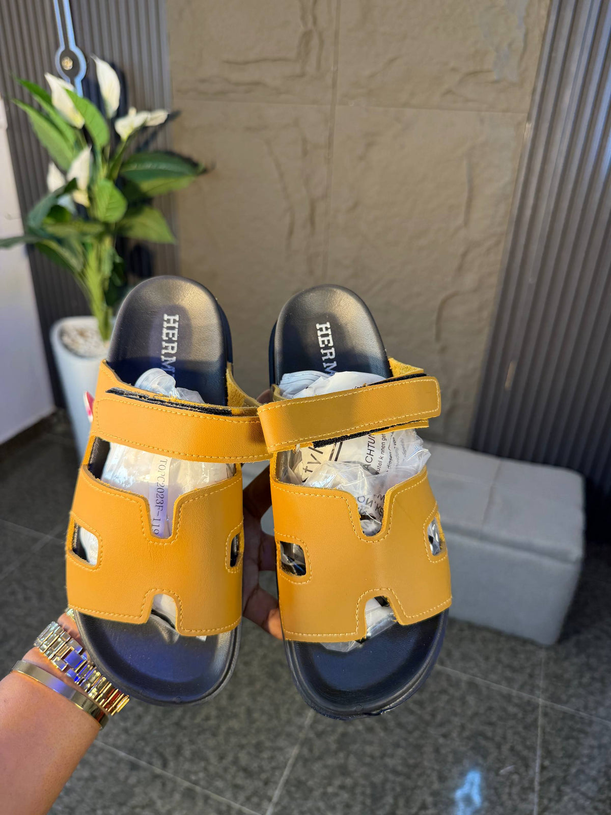 # 0 Hermes slippers