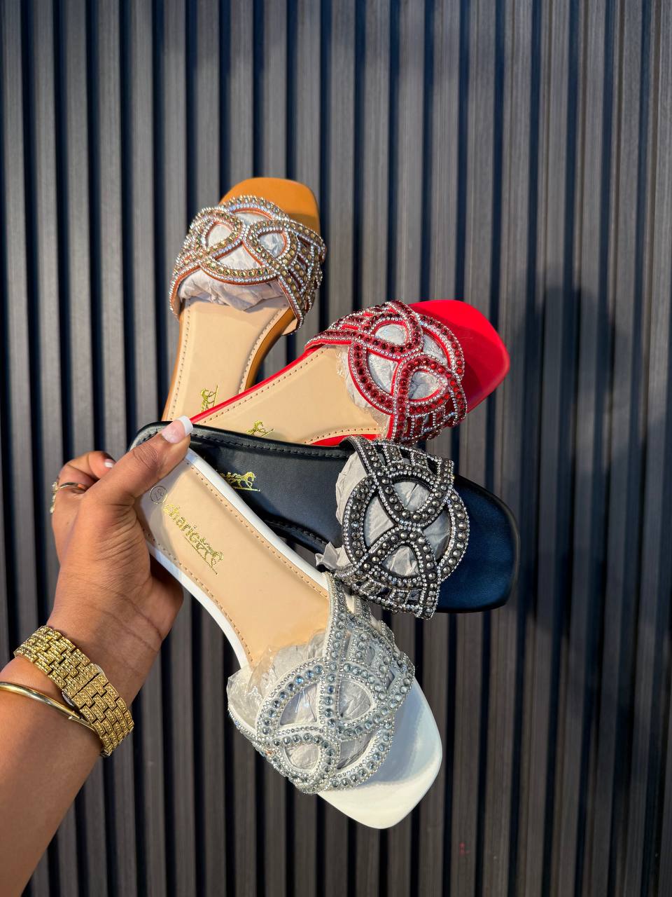 # 0 Chariet slippers