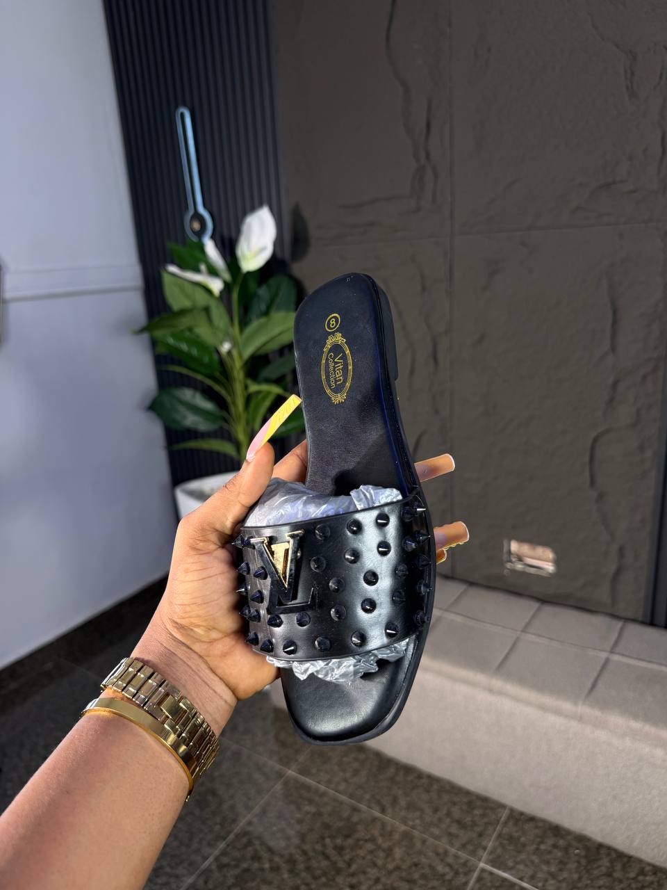 # 0  Vitan Collection slippers