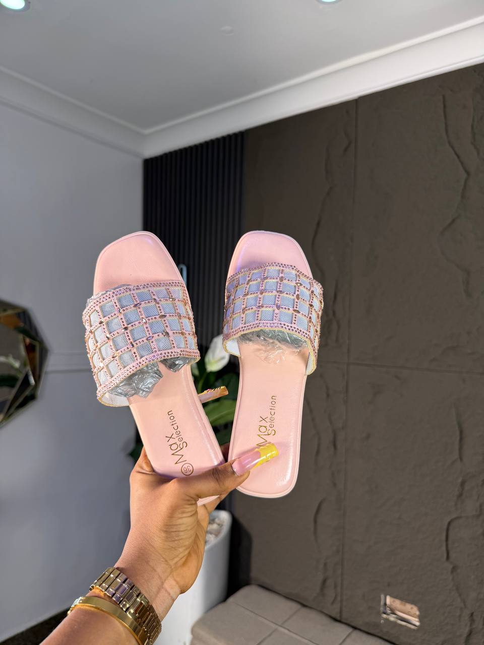 # 0 SQUARE SLIPPERS
