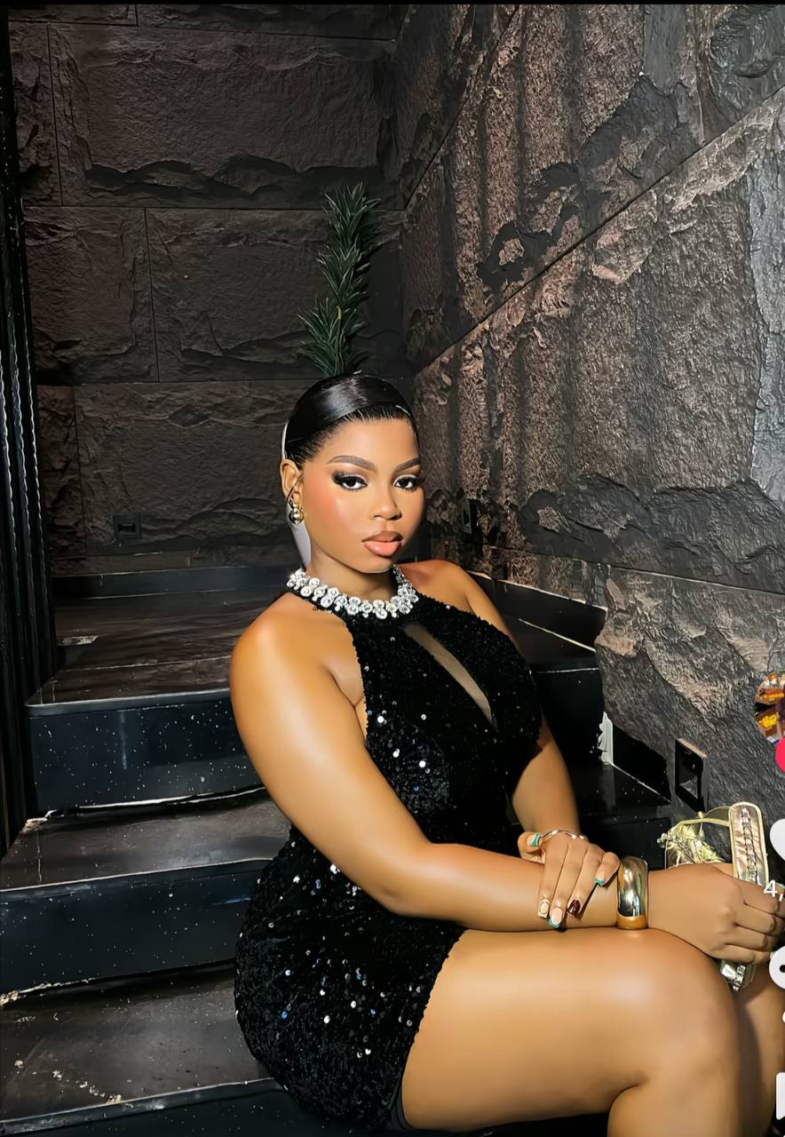 # 5890 Sequence gown