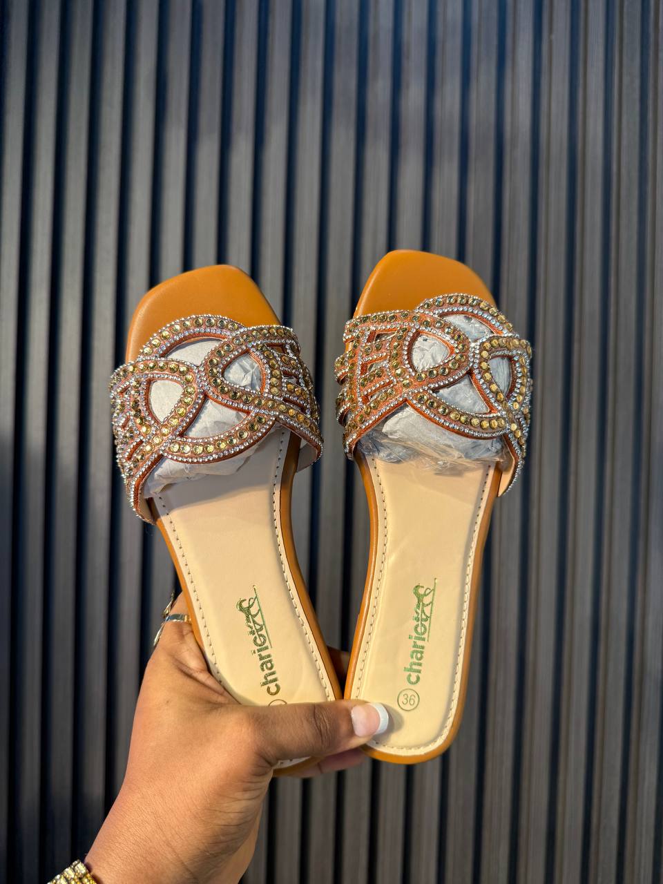 # 0 Chariet slippers