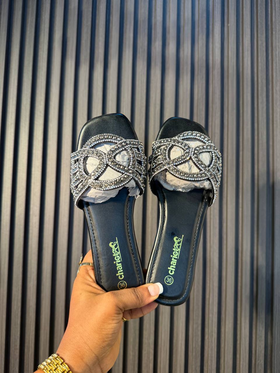 # 0 Chariet slippers
