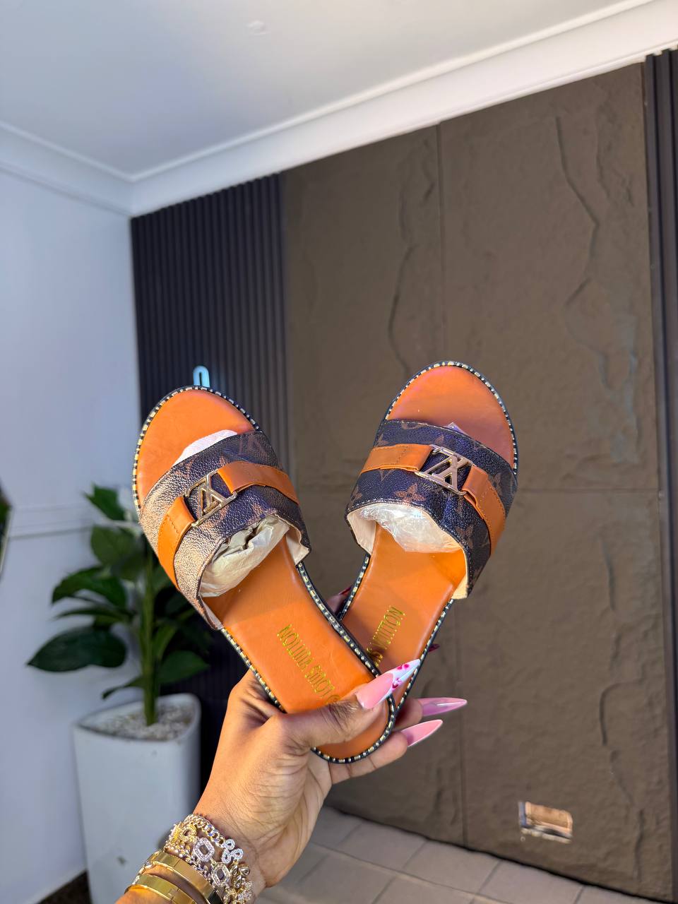 # 0 Luxe slippers