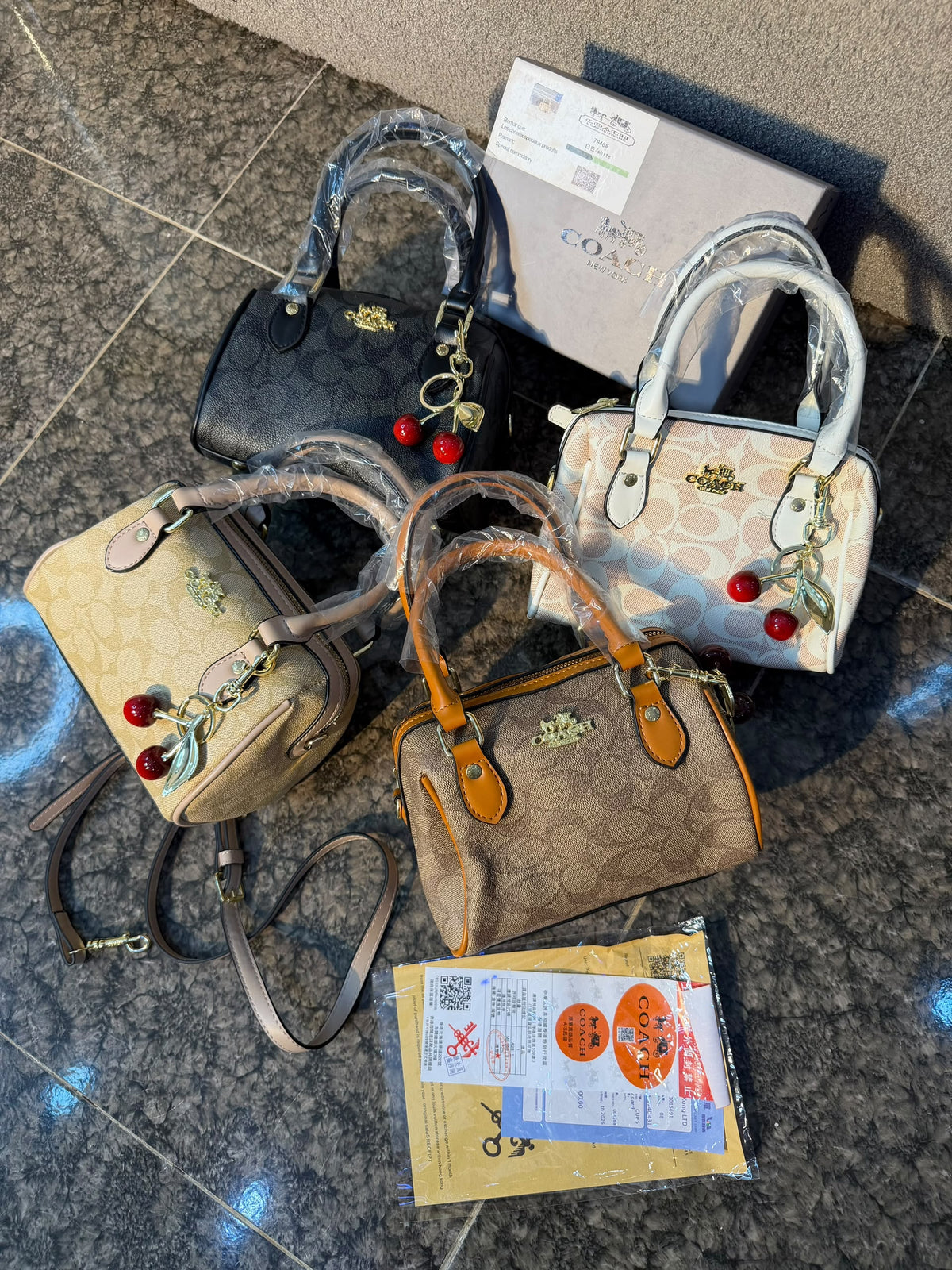 # 0 7946 CH NEW YORK BOX BAG