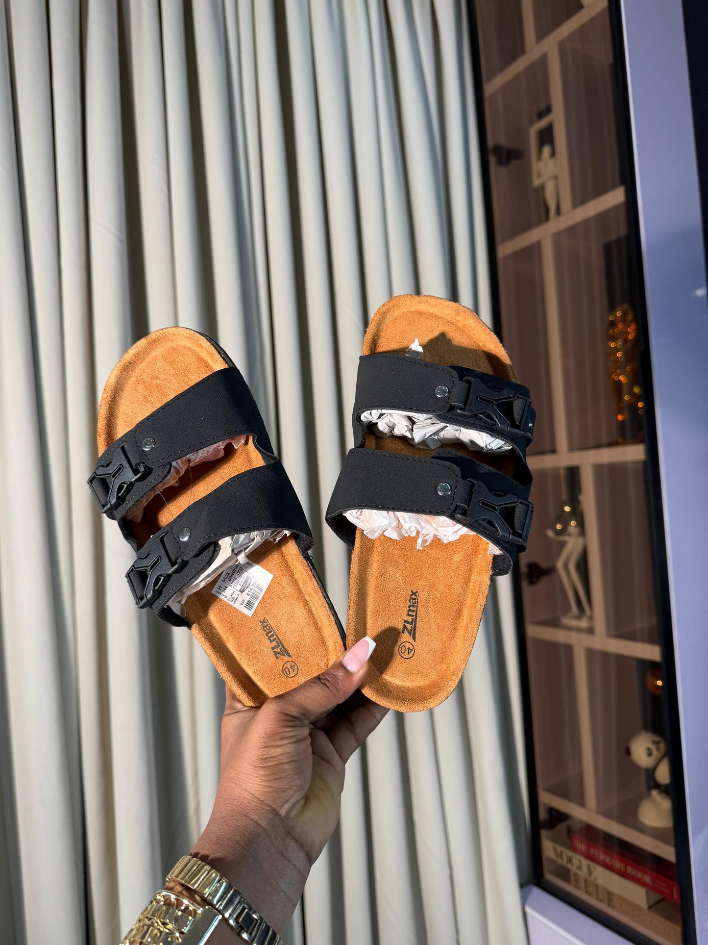 # 0 Small money slippers