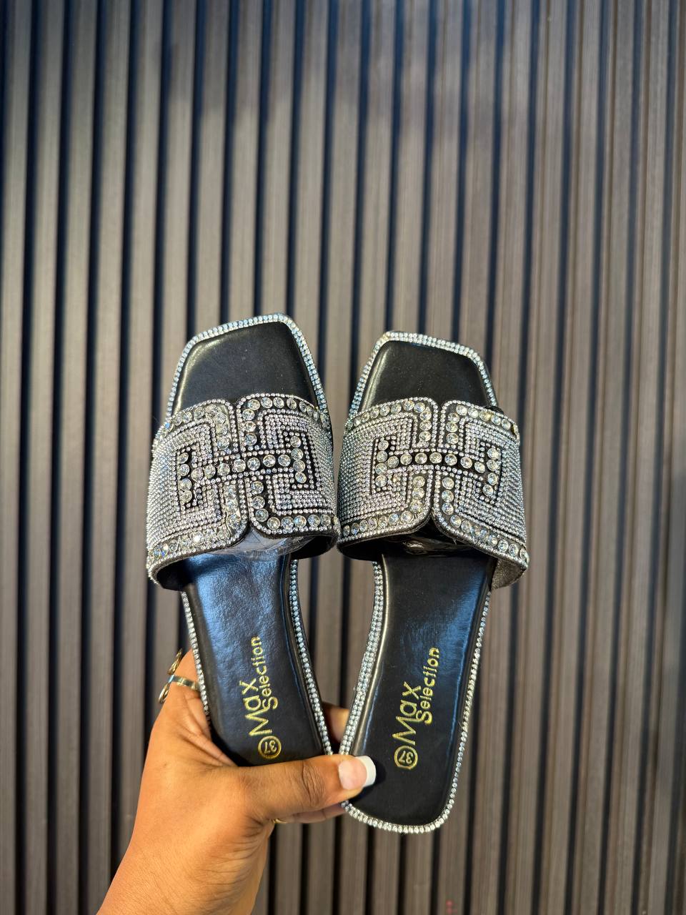 # 0 Pretty Slippers