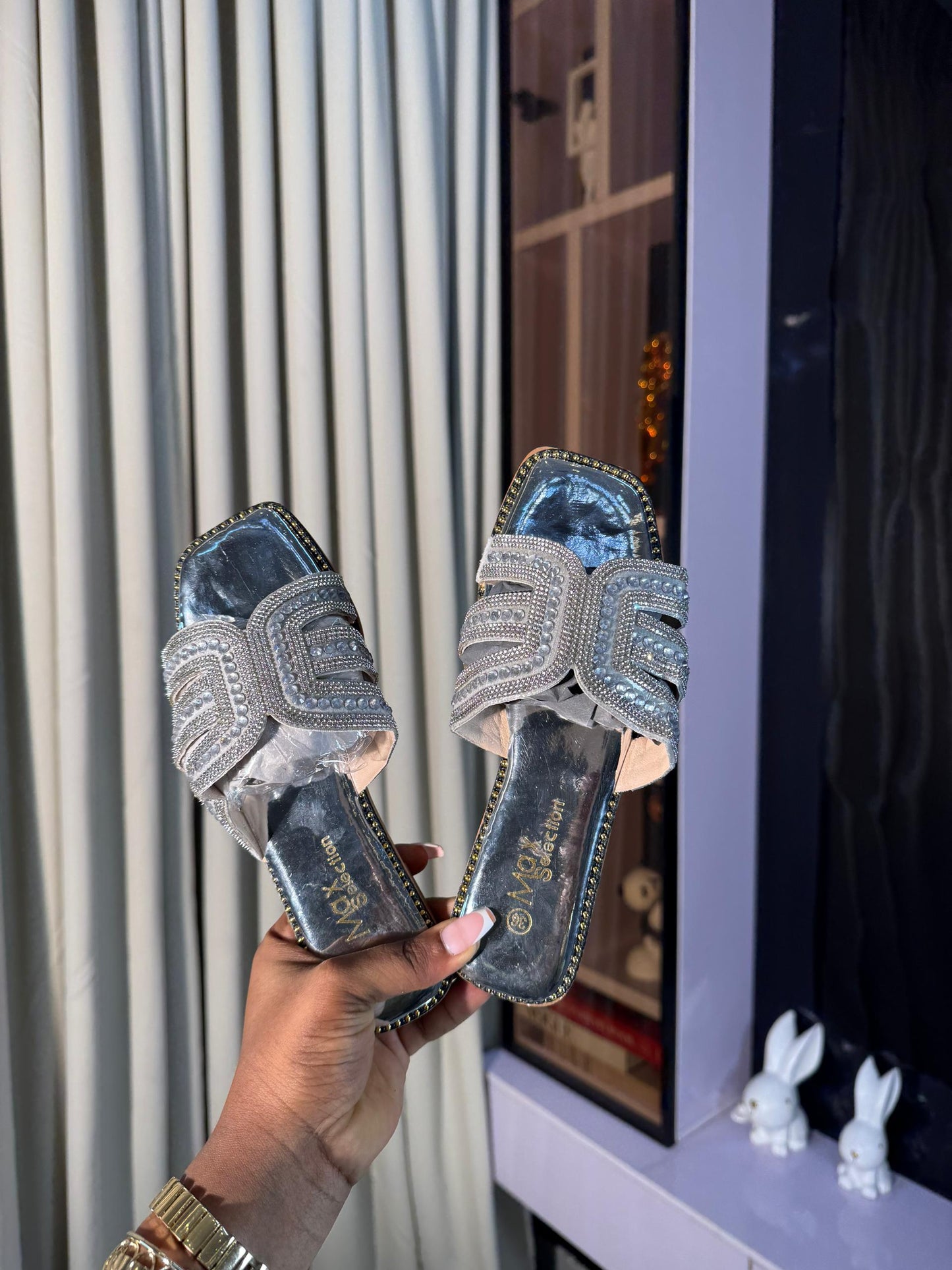 # 0 BEAUTY SLIPPERS