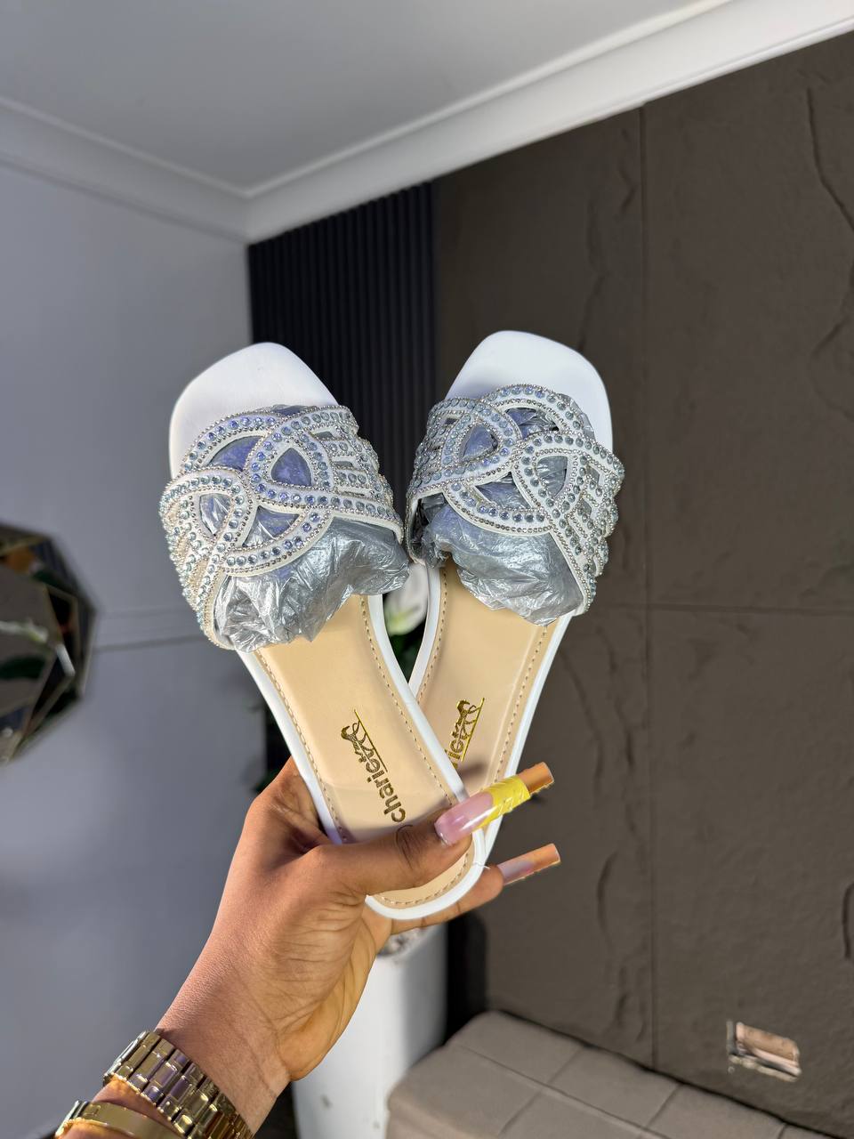 # 0 Chariot slippers
