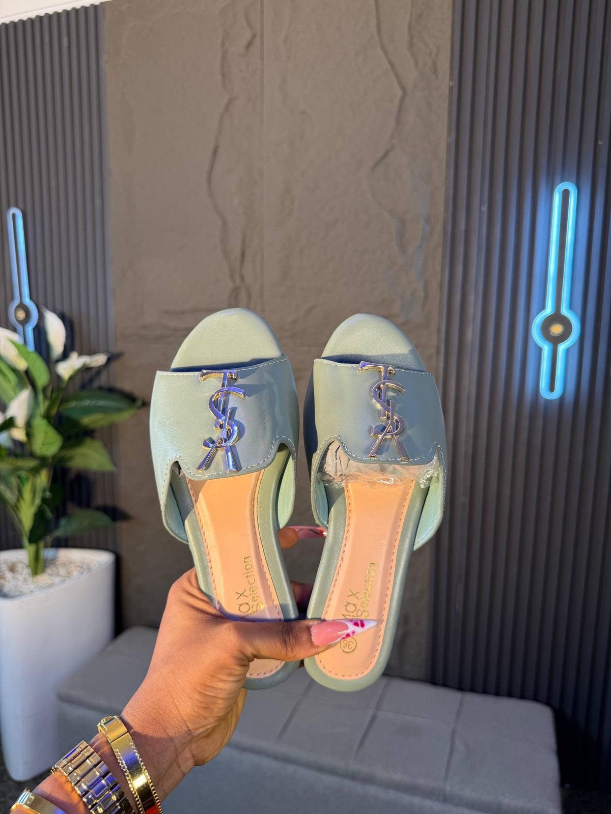 # 0 SL MERCY SLIPPERS