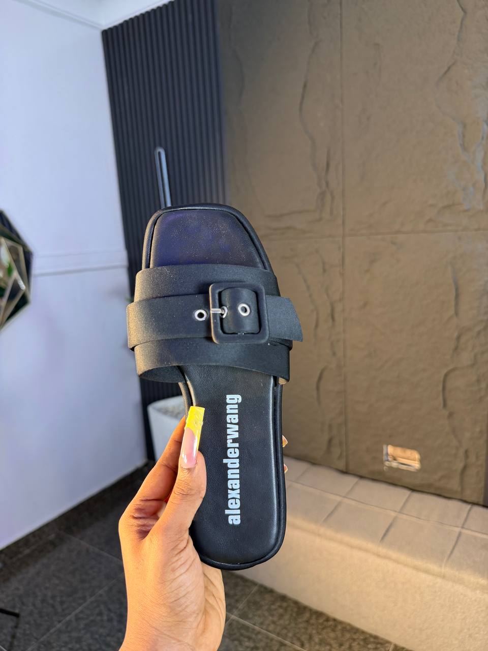 # 0 Alexander slippers