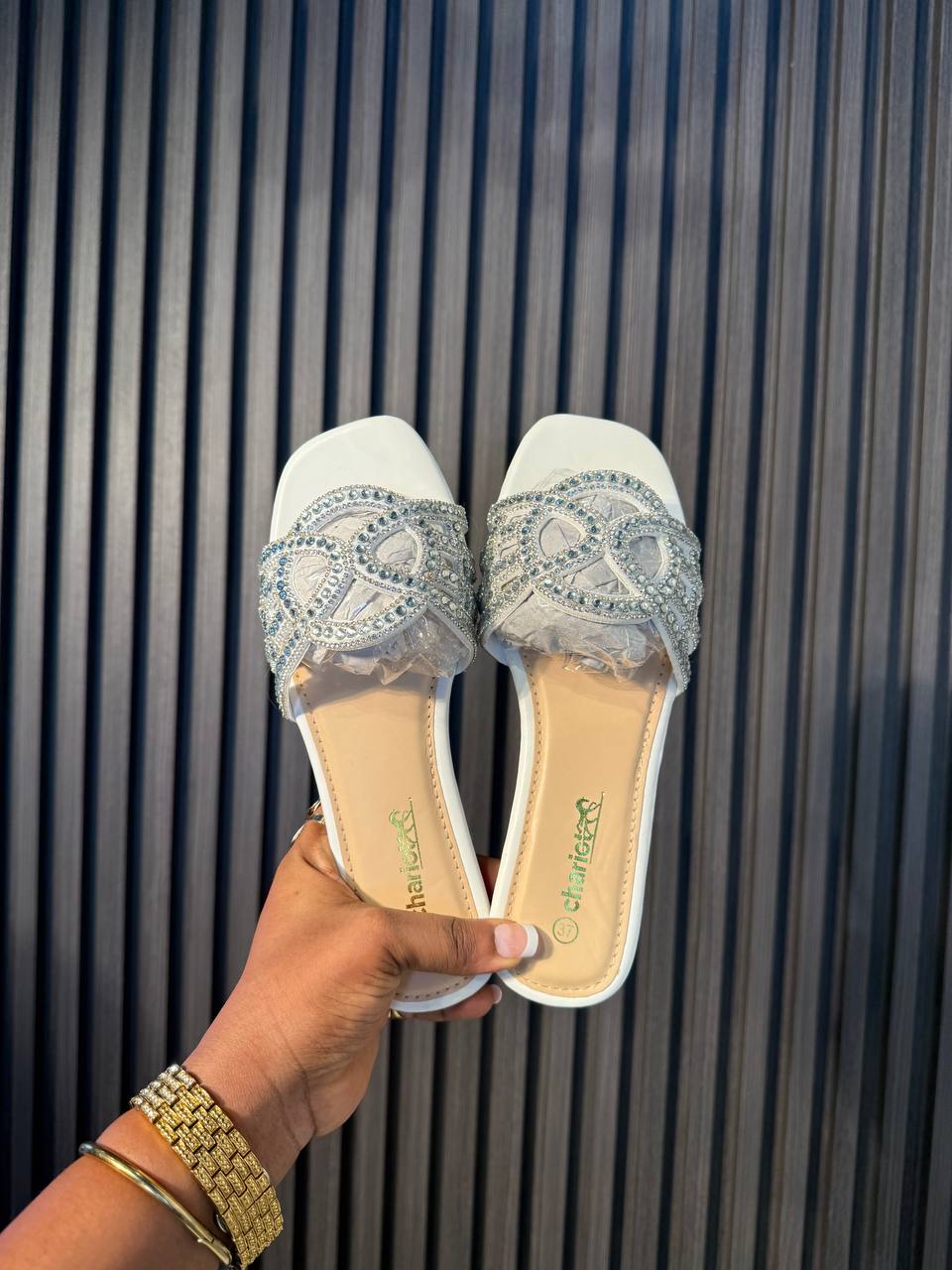 # 0 Chariet slippers
