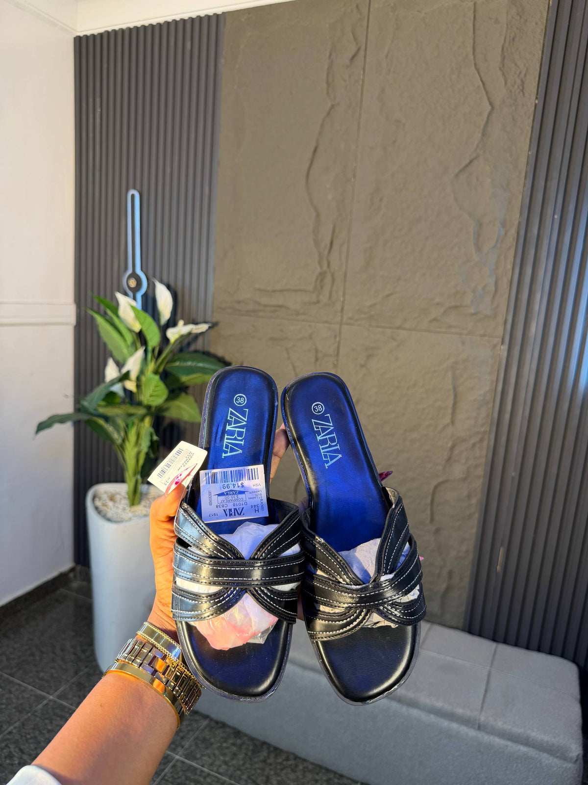 # Mango slippers
