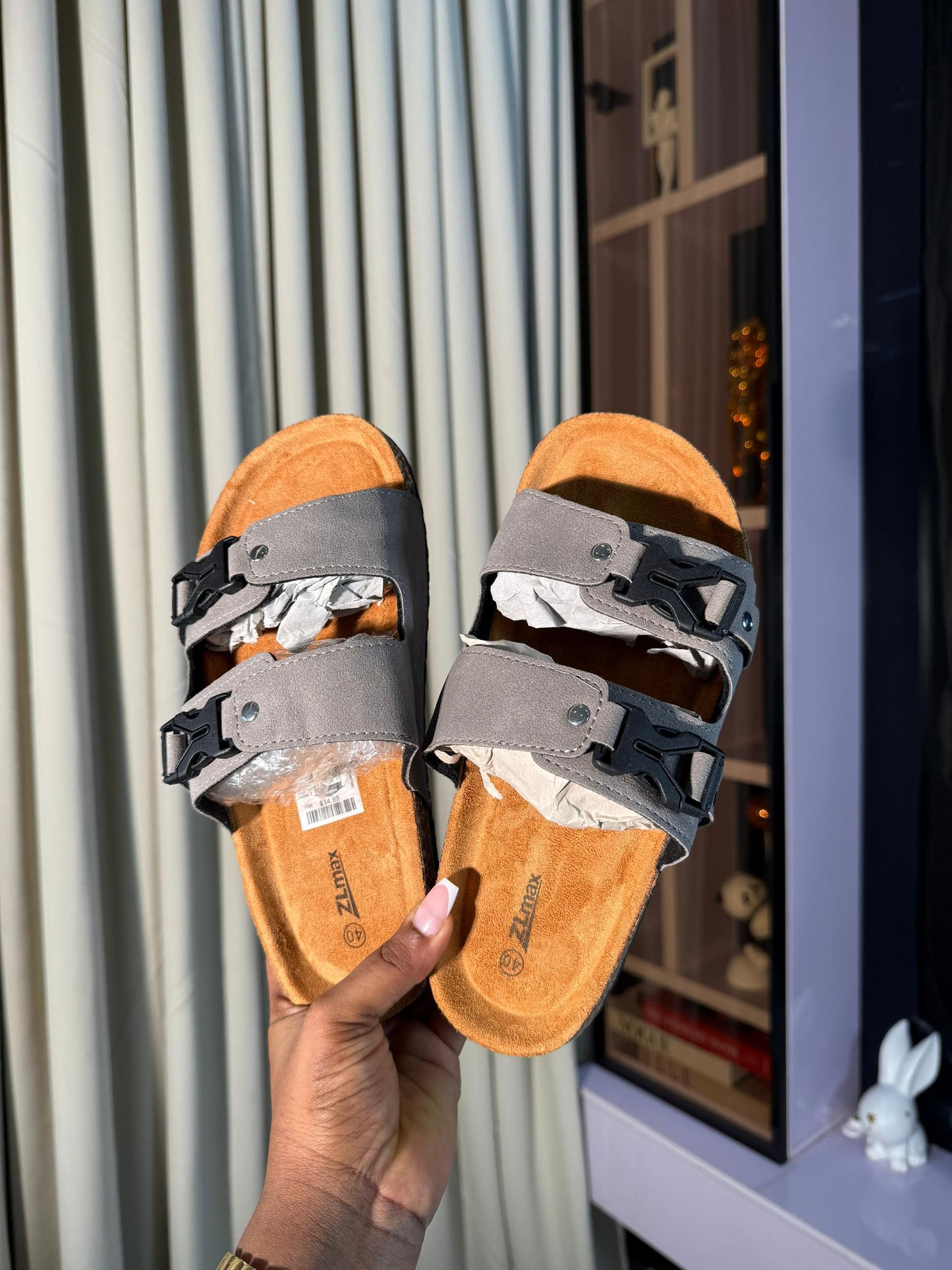 # 0 Small money slippers