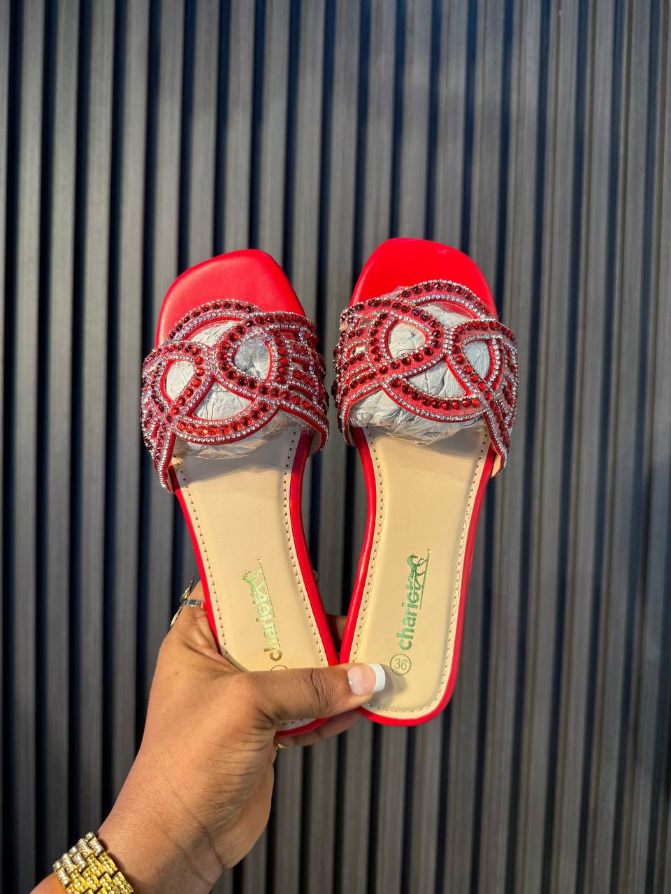 # 0 Chariet slippers