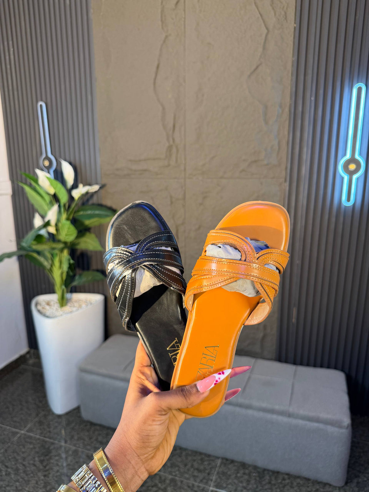 # Mango slippers